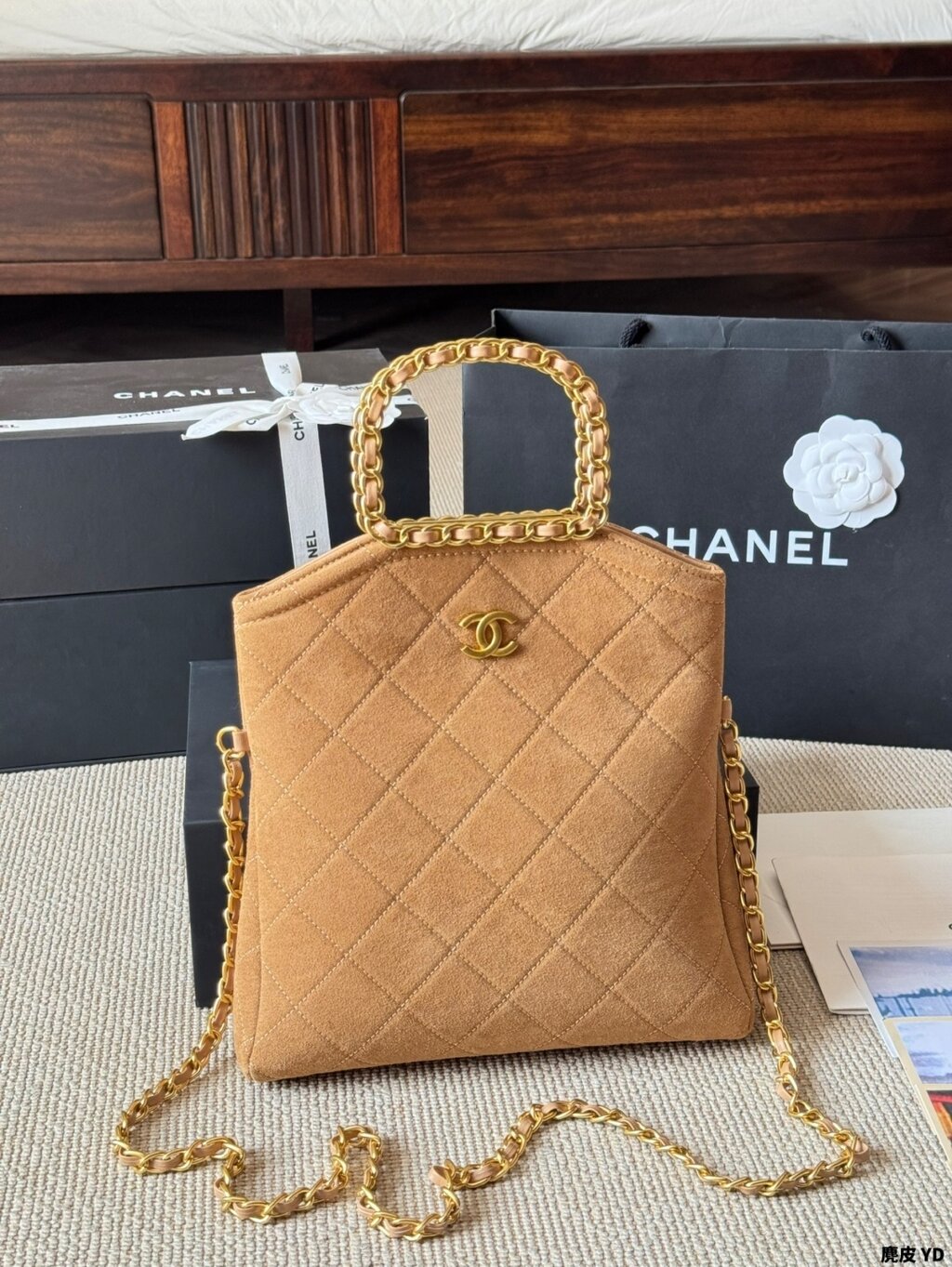 תיק יד שאנל