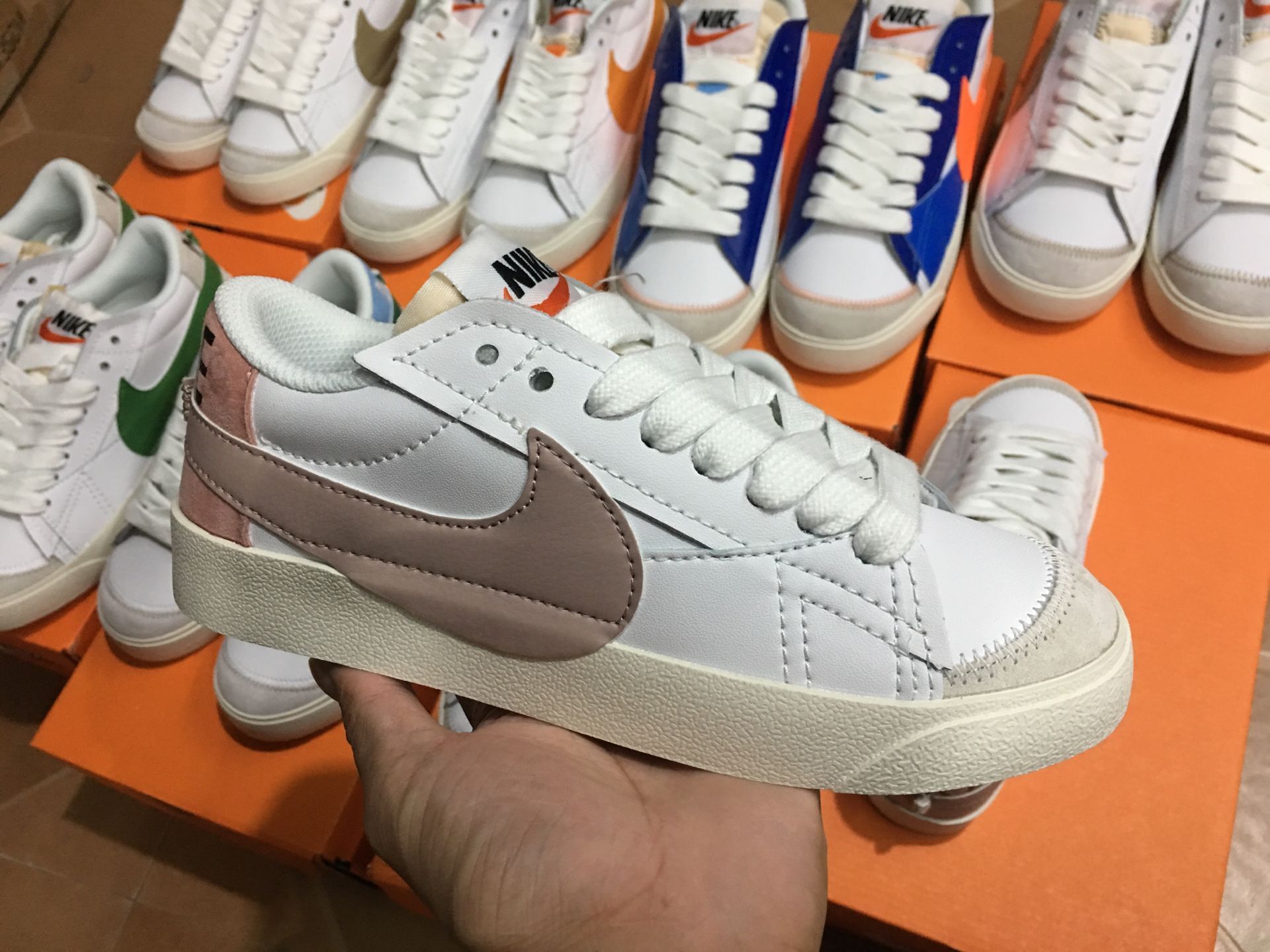 נעלי נייק בלייזר נמוכות