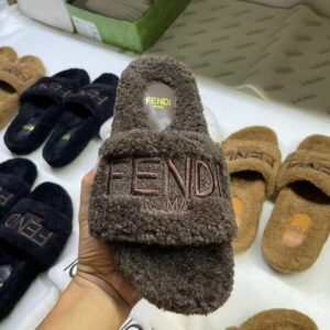 כפכפים פרוותיות פנדי