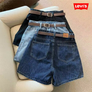 ג'ינס ליוויס קצר