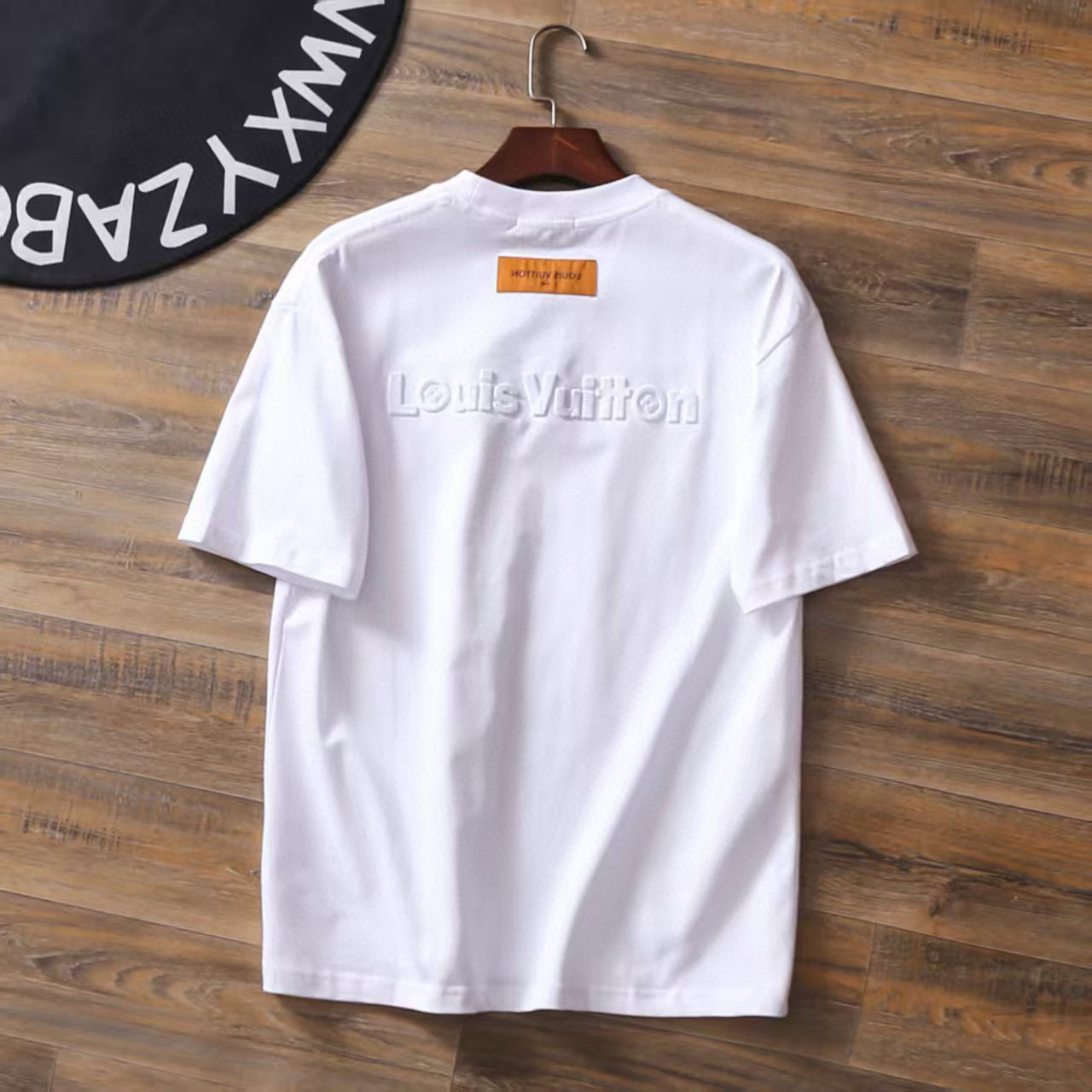 חולצות טי לואי ויטון