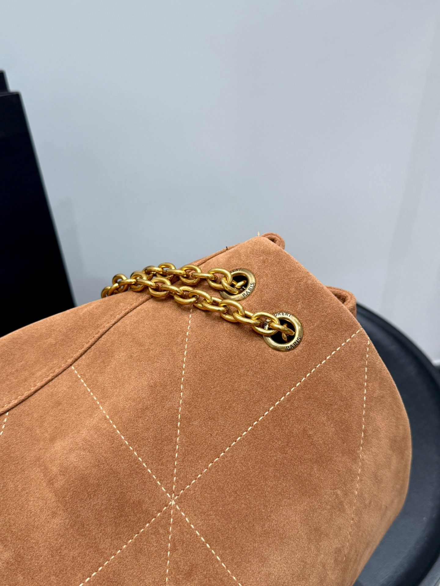 תיק זמש גדול איב סן לורן – תמונה 8