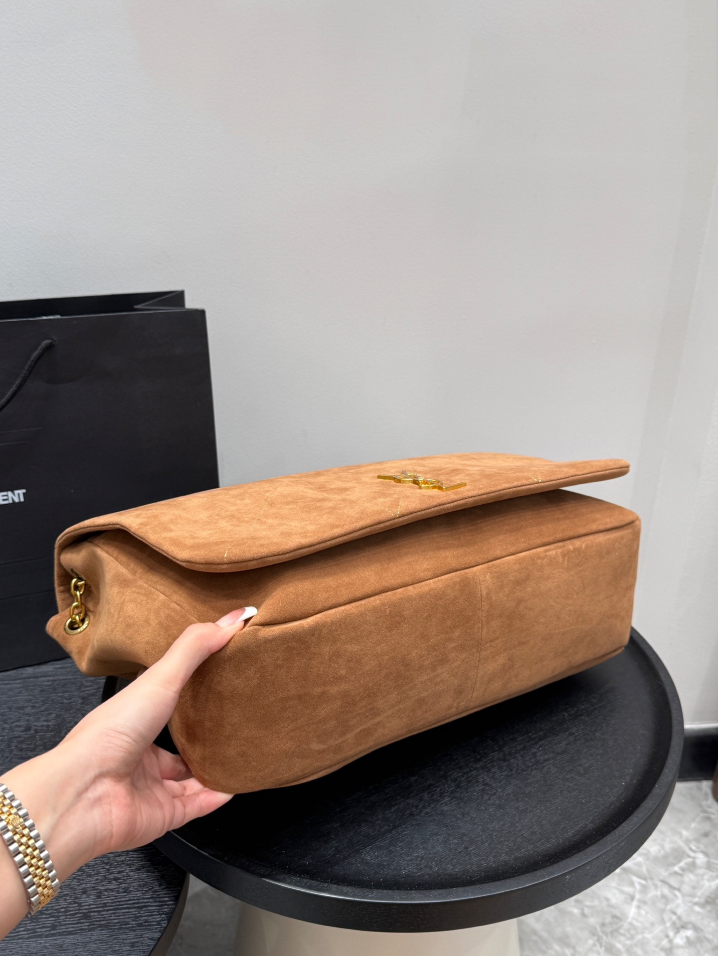 תיק זמש גדול איב סן לורן – תמונה 13