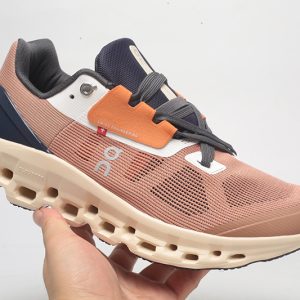 נעלי און קלאוד