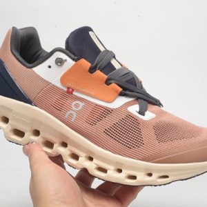 נעלי און קלאוד