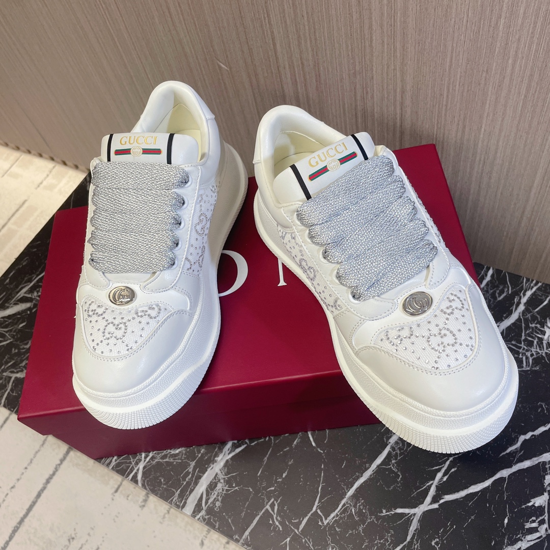 סניקרס גוצי