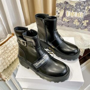 מגפיים דיור