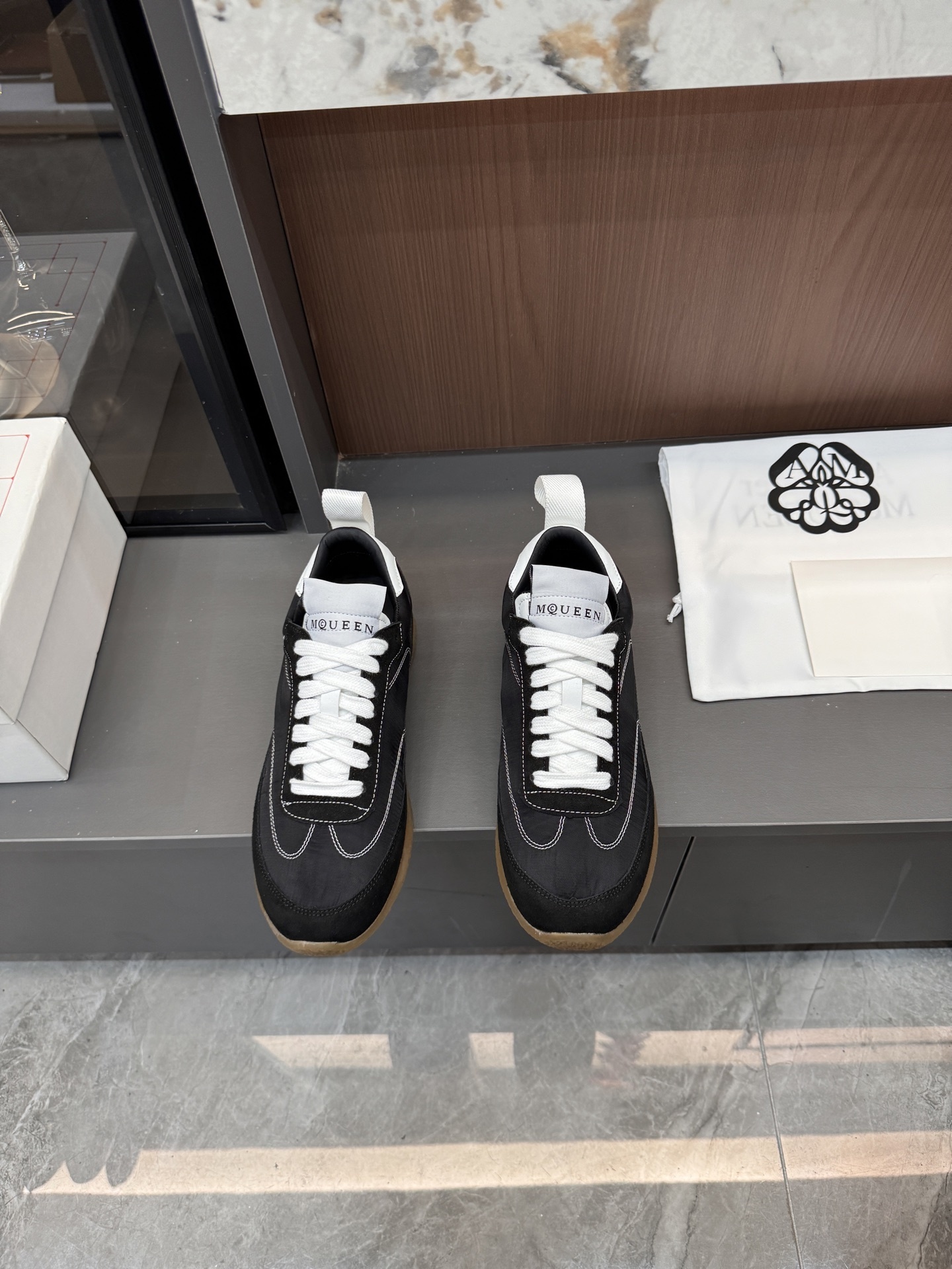 סניקרס אלכסנדר מקווין – תמונה 8