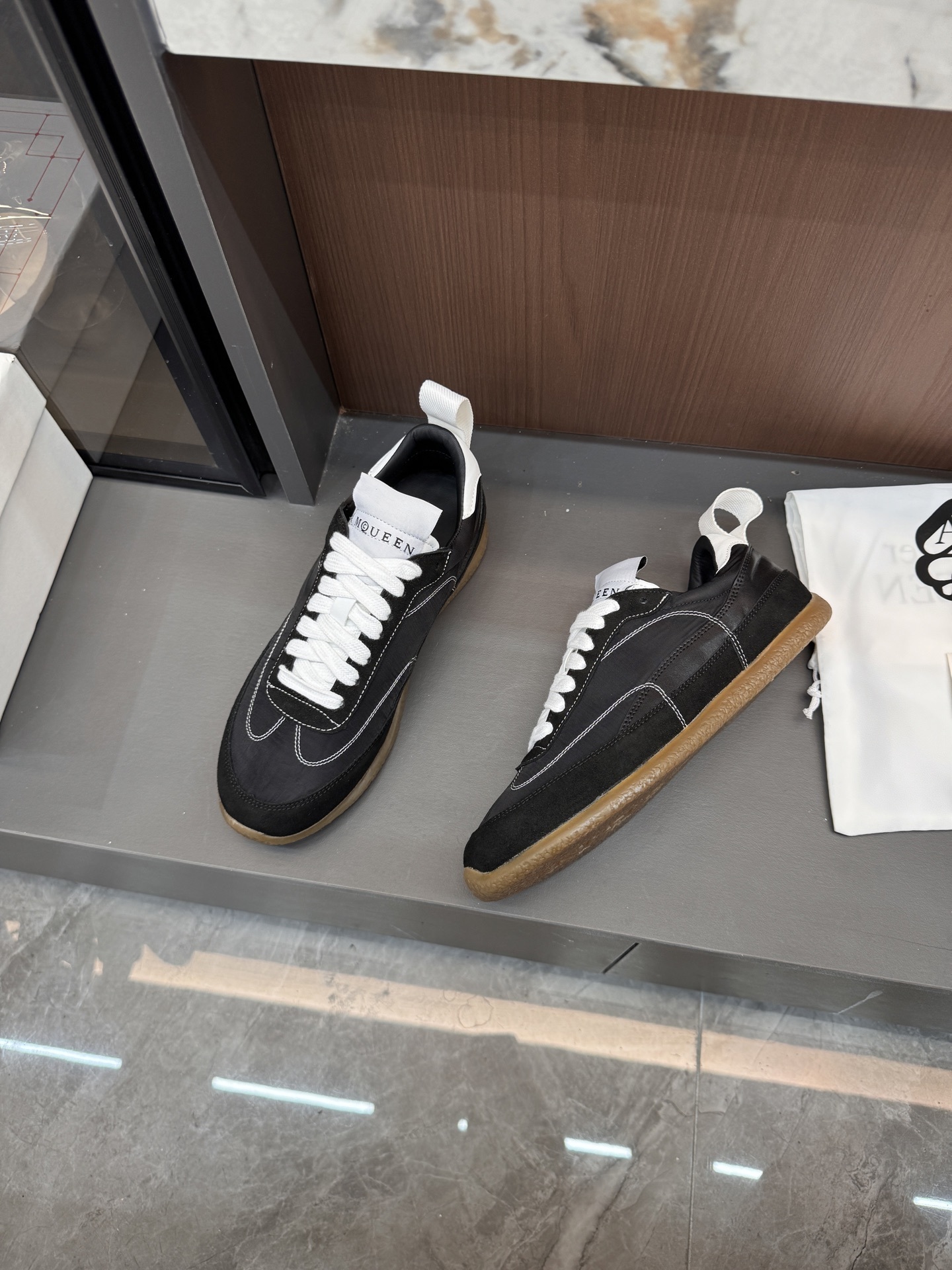 סניקרס אלכסנדר מקווין – תמונה 13