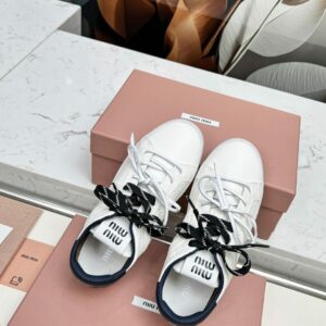 סניקרס מיו מיו