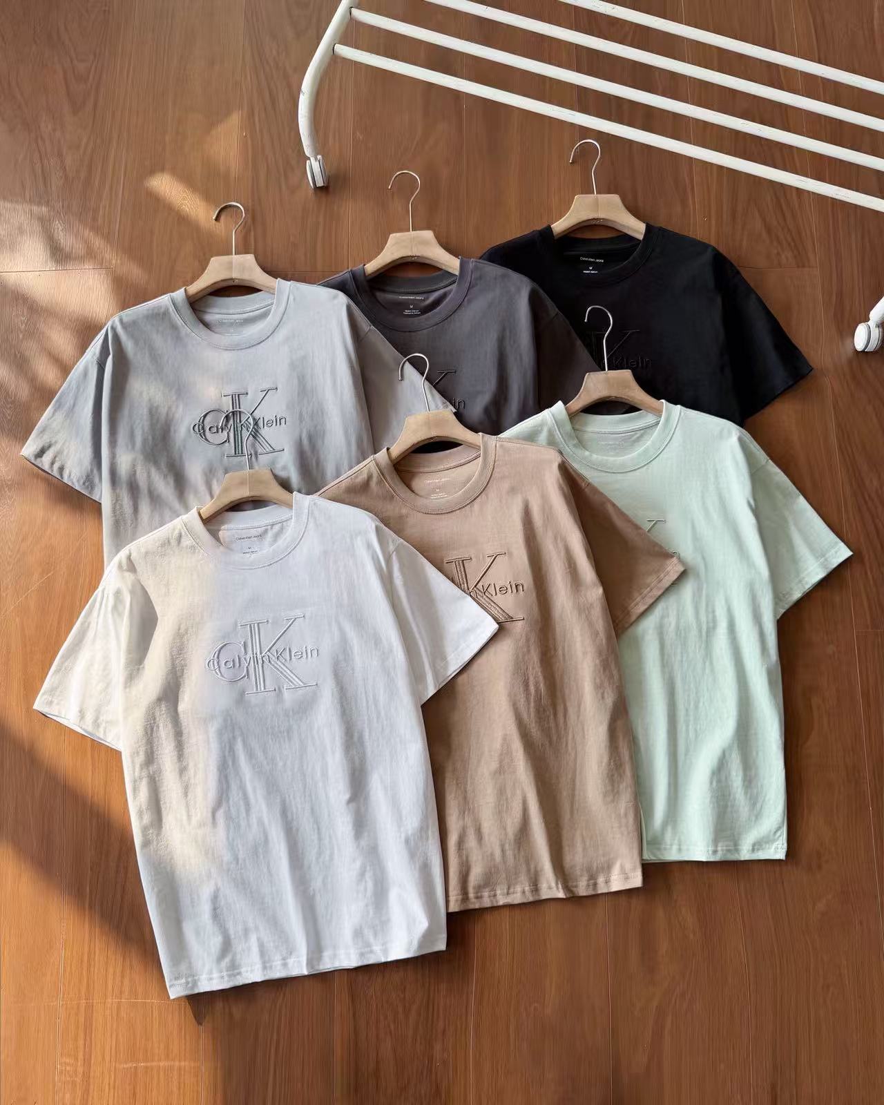 חולצות טי קלווין קליין – תמונה 14