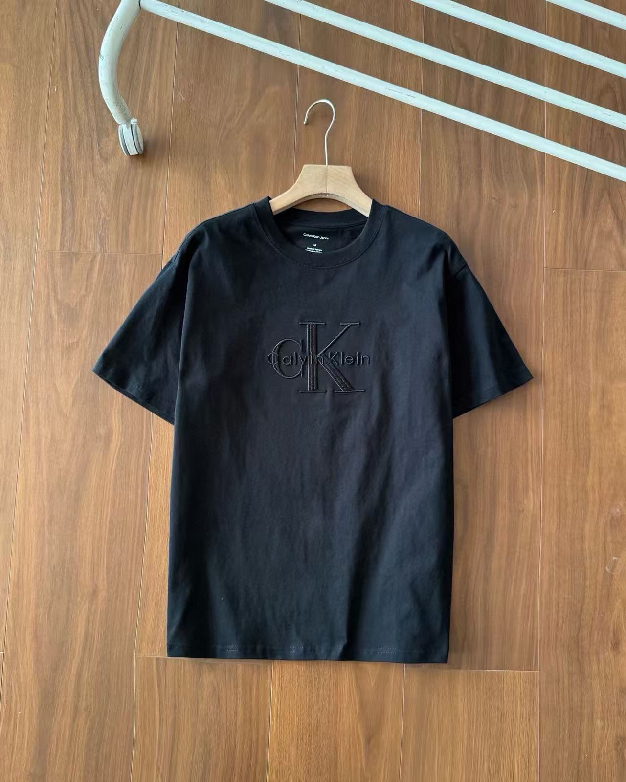 חולצות טי קלווין קליין – תמונה 13