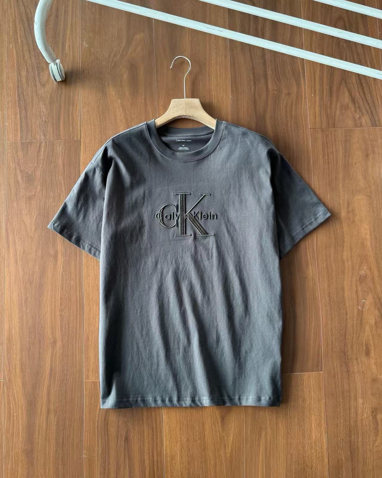 חולצות טי קלווין קליין – תמונה 11