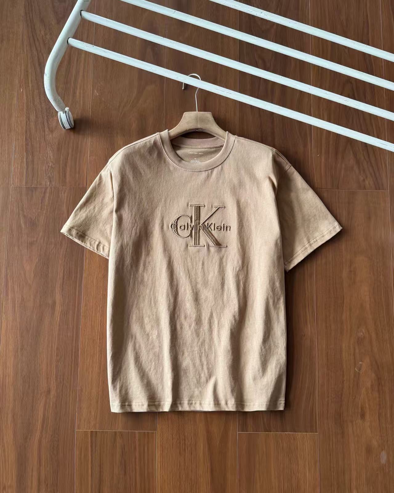 חולצות טי קלווין קליין – תמונה 9