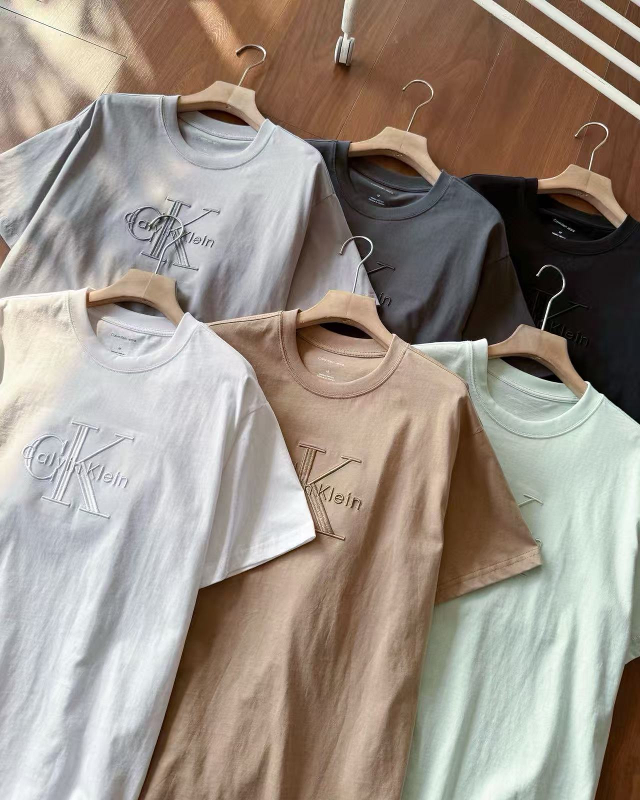 חולצות טי קלווין קליין – תמונה 7