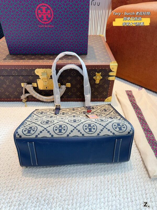 תיק צד גדול טורי – תמונה 6