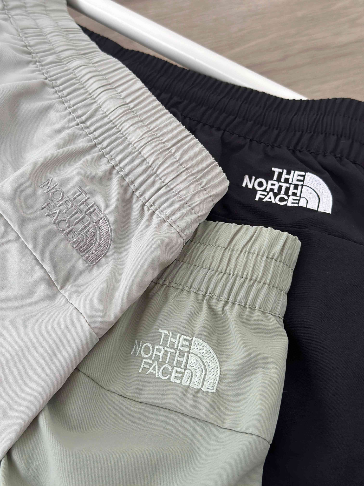 מכנסיים קצרים נורת פייס – תמונה 15