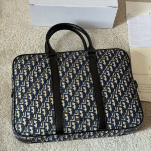 תיק מחשב דיור