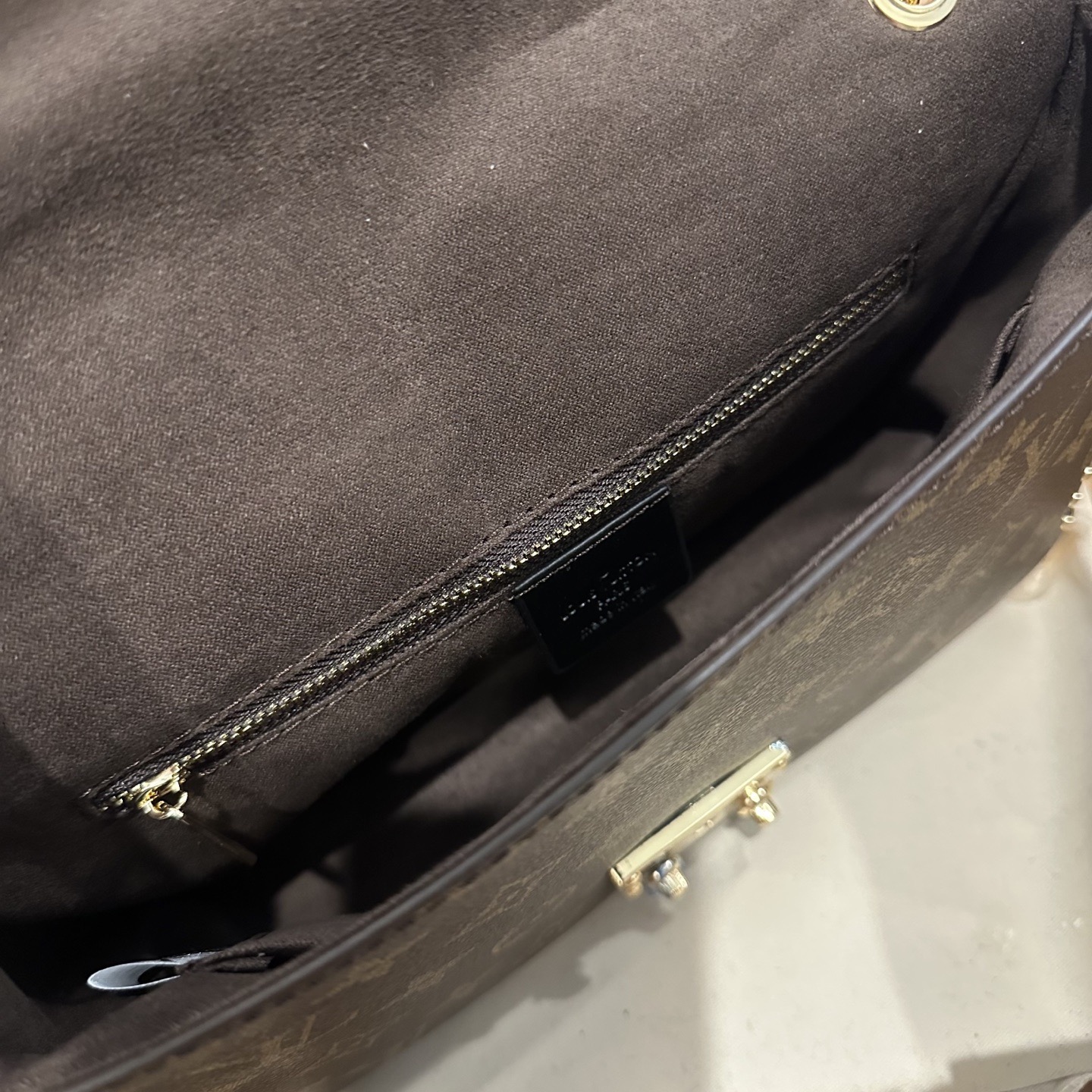 תיק צד לואי ויטון – תמונה 9