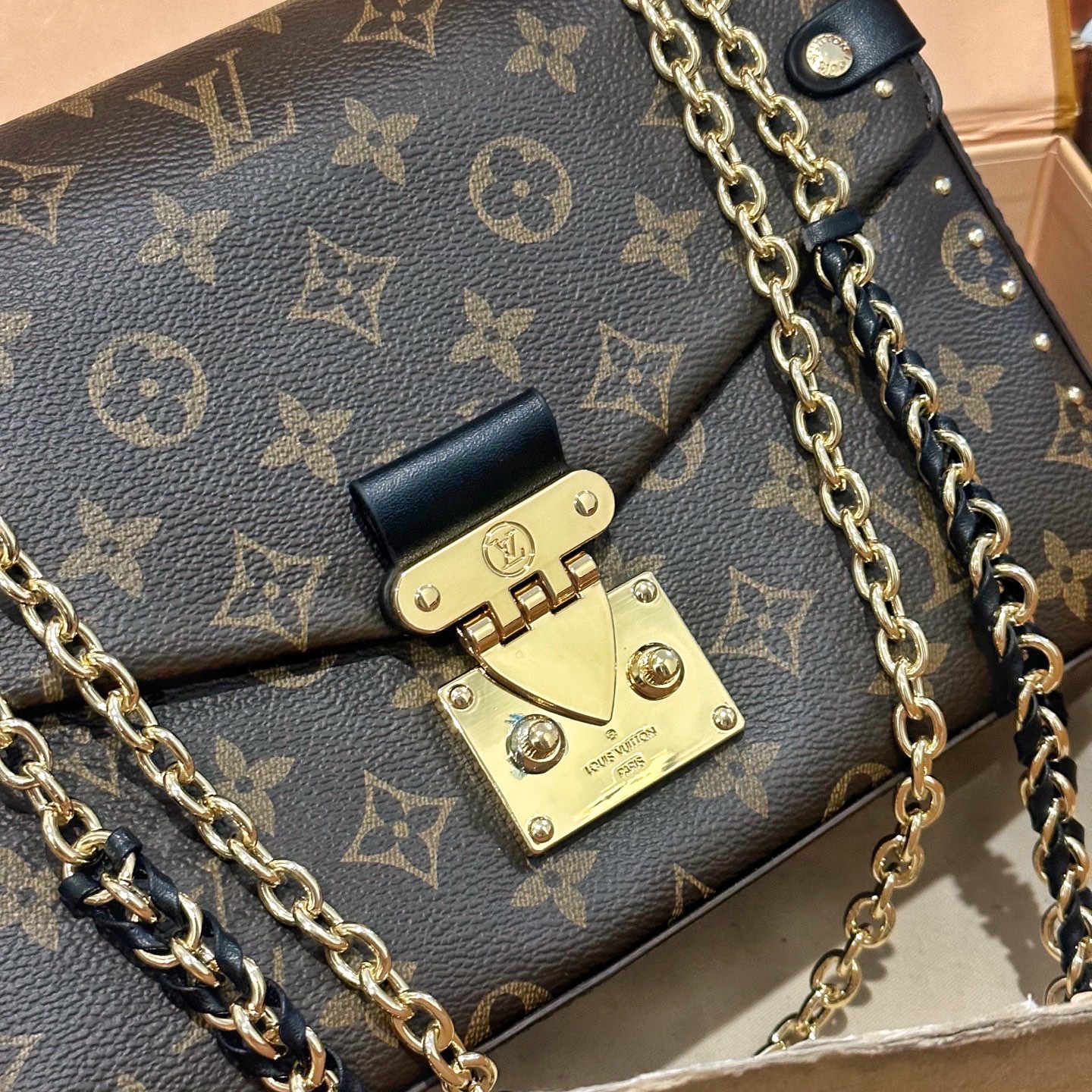 תיק צד לואי ויטון – תמונה 6