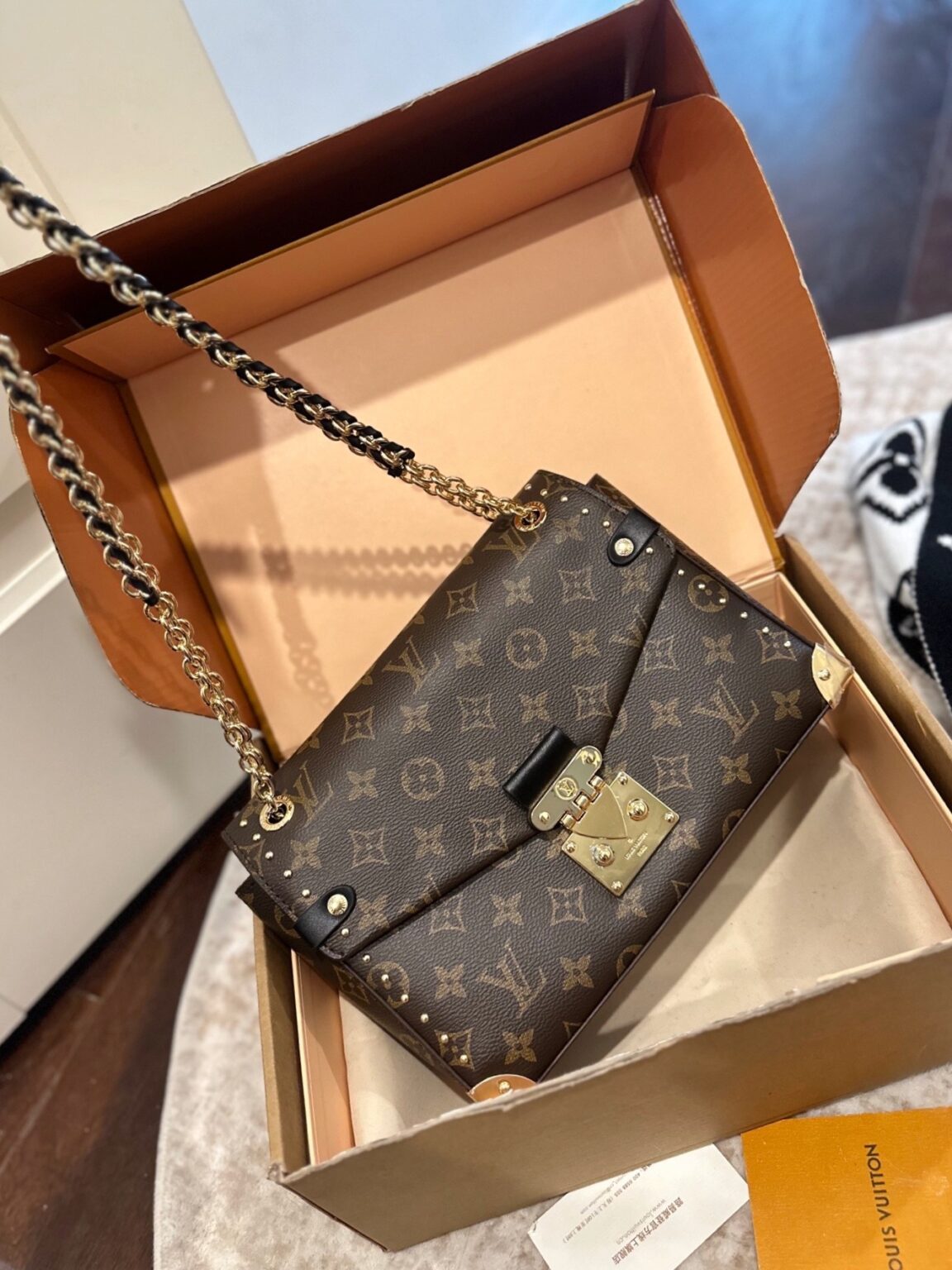 תיק צד לואי ויטון