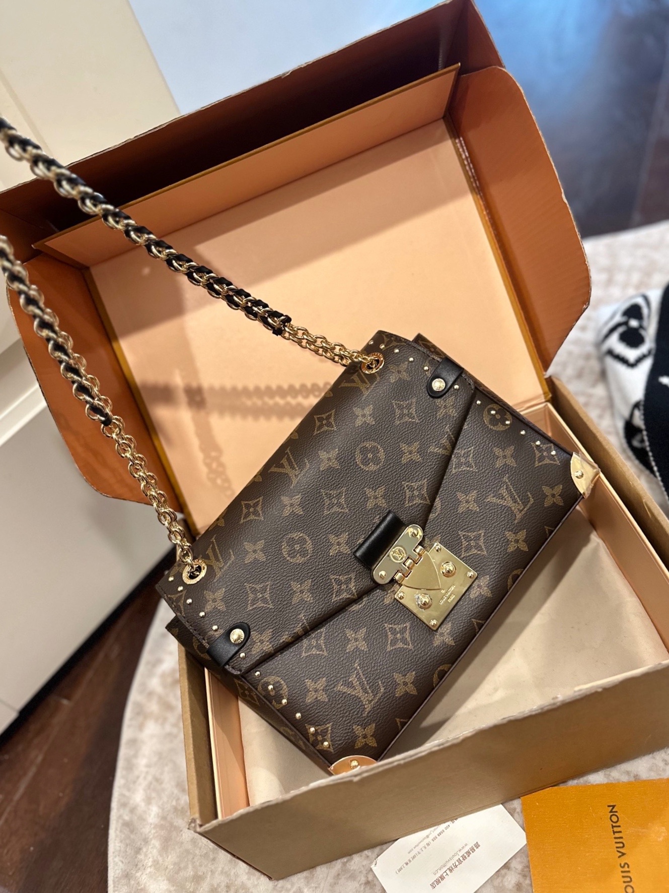 תיק צד לואי ויטון – תמונה 8