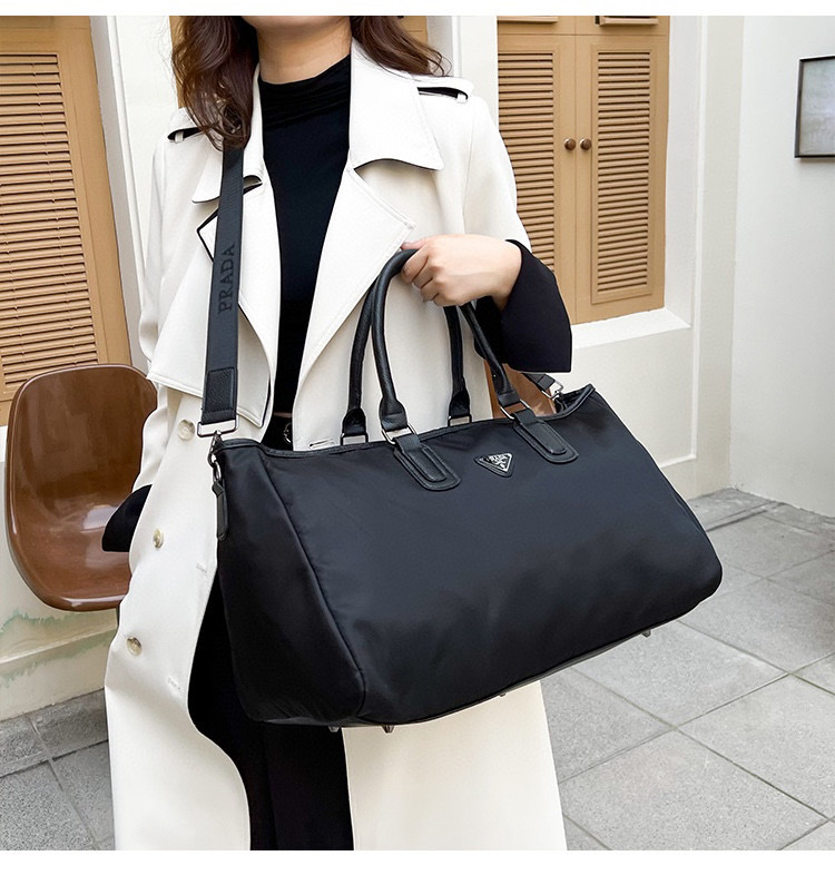 תיק נסיעות פראדה