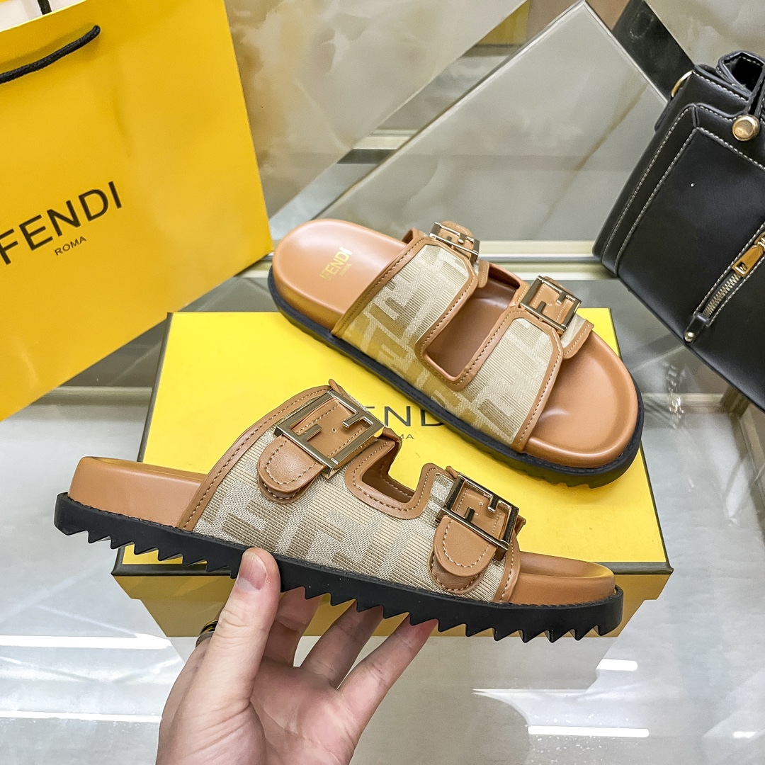 כפכפים פנדי