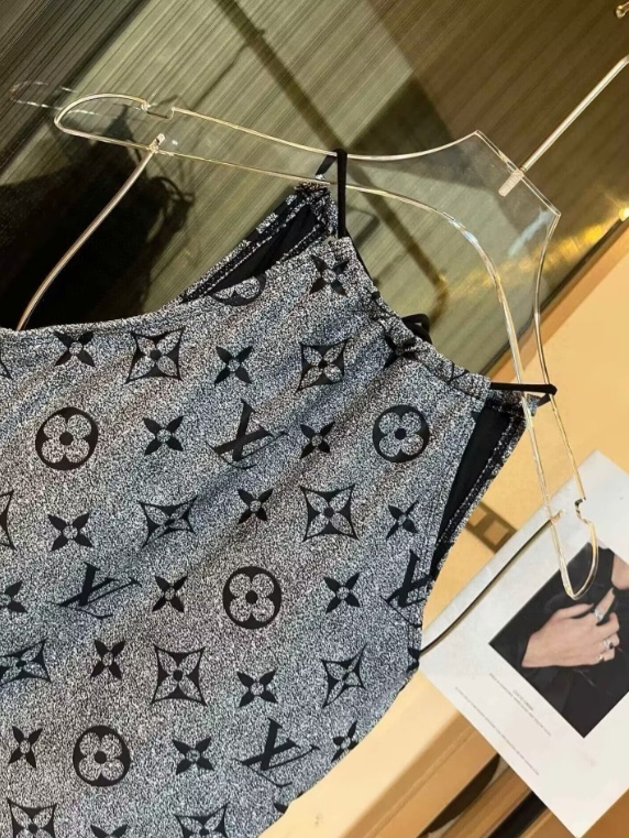 בגד ים לואי ויטון – תמונה 4