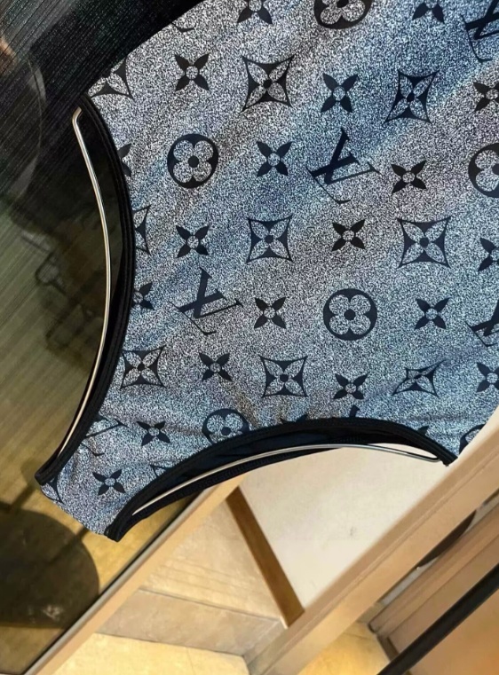 בגד ים לואי ויטון – תמונה 7