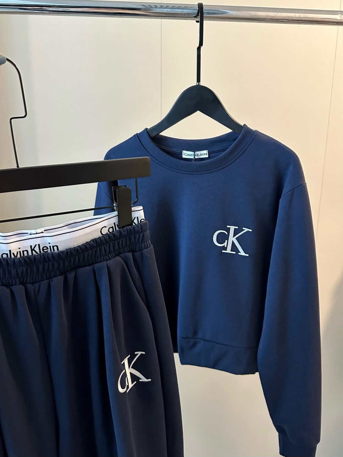 חליפה קלווין קליין – תמונה 3