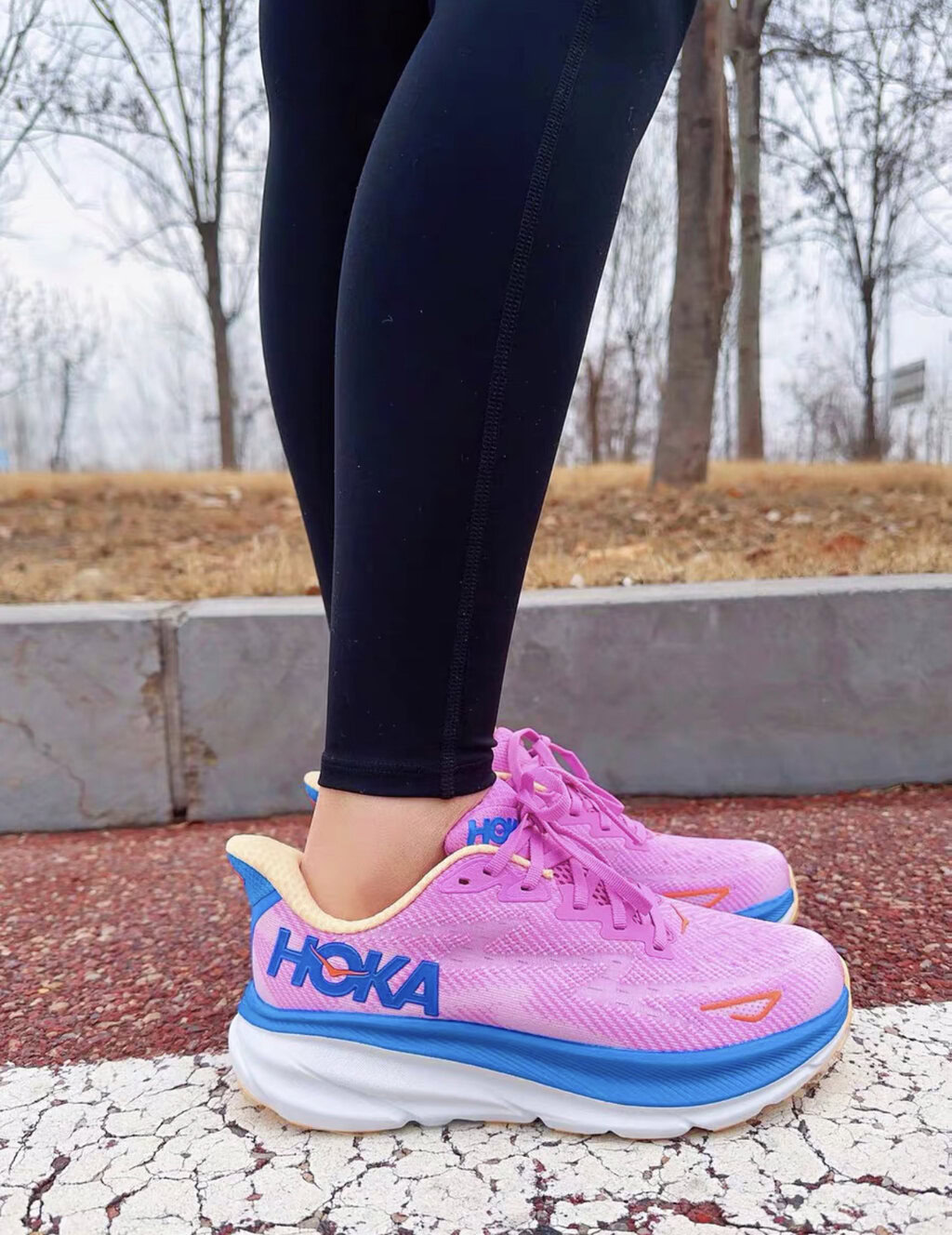 נעלי הוקה – תמונה 17