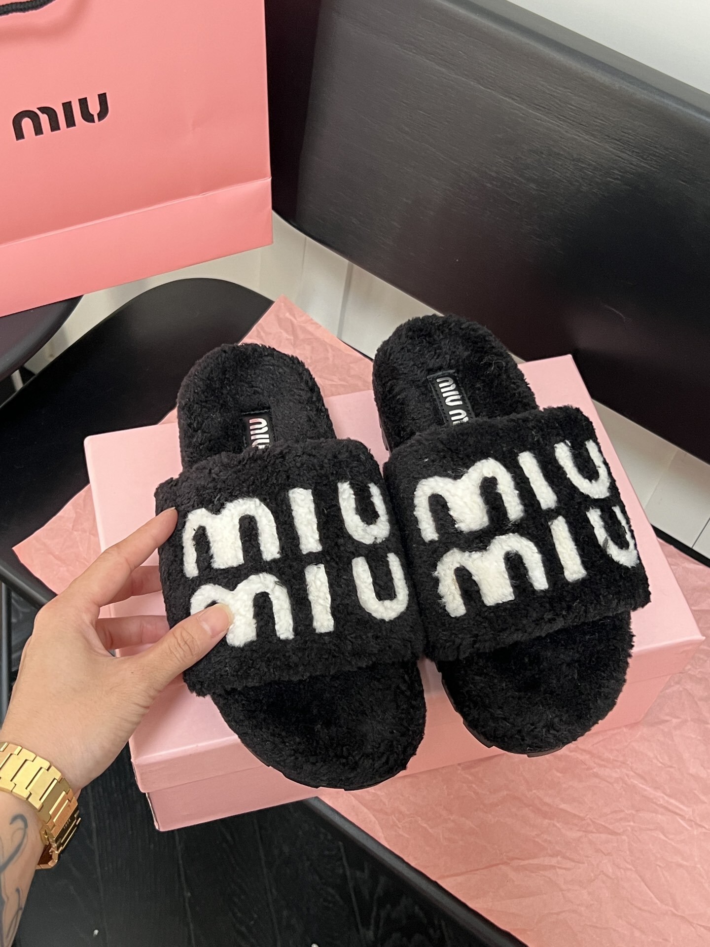 כפכפים פרוותיים מיו מיו – תמונה 9