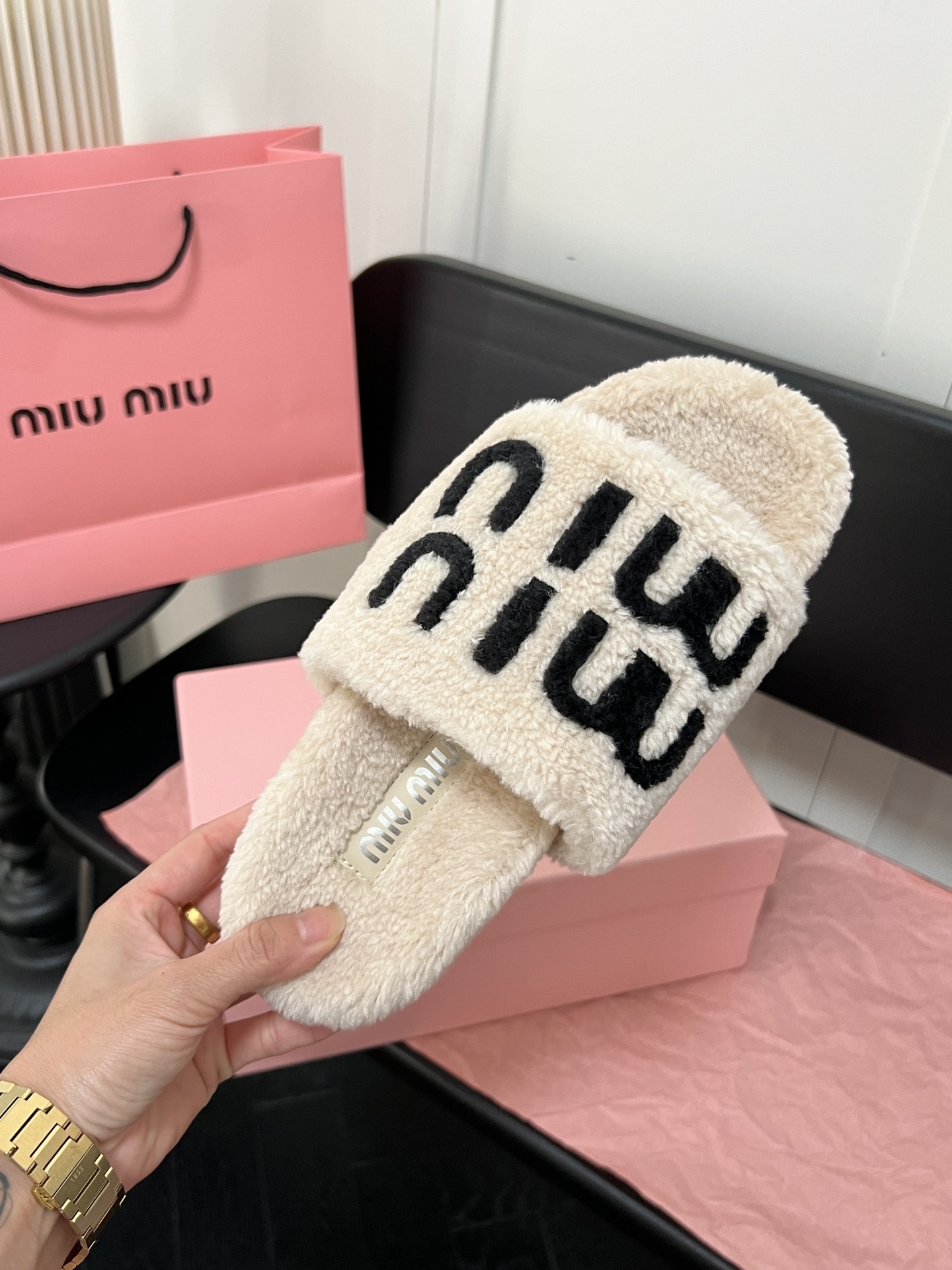 כפכפים פרוותיים מיו מיו – תמונה 15