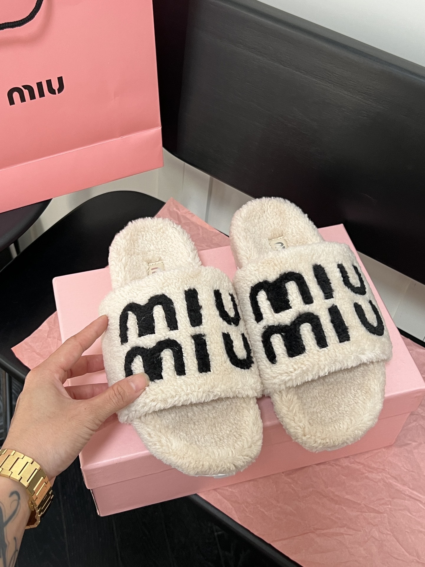 כפכפים פרוותיים מיו מיו – תמונה 18