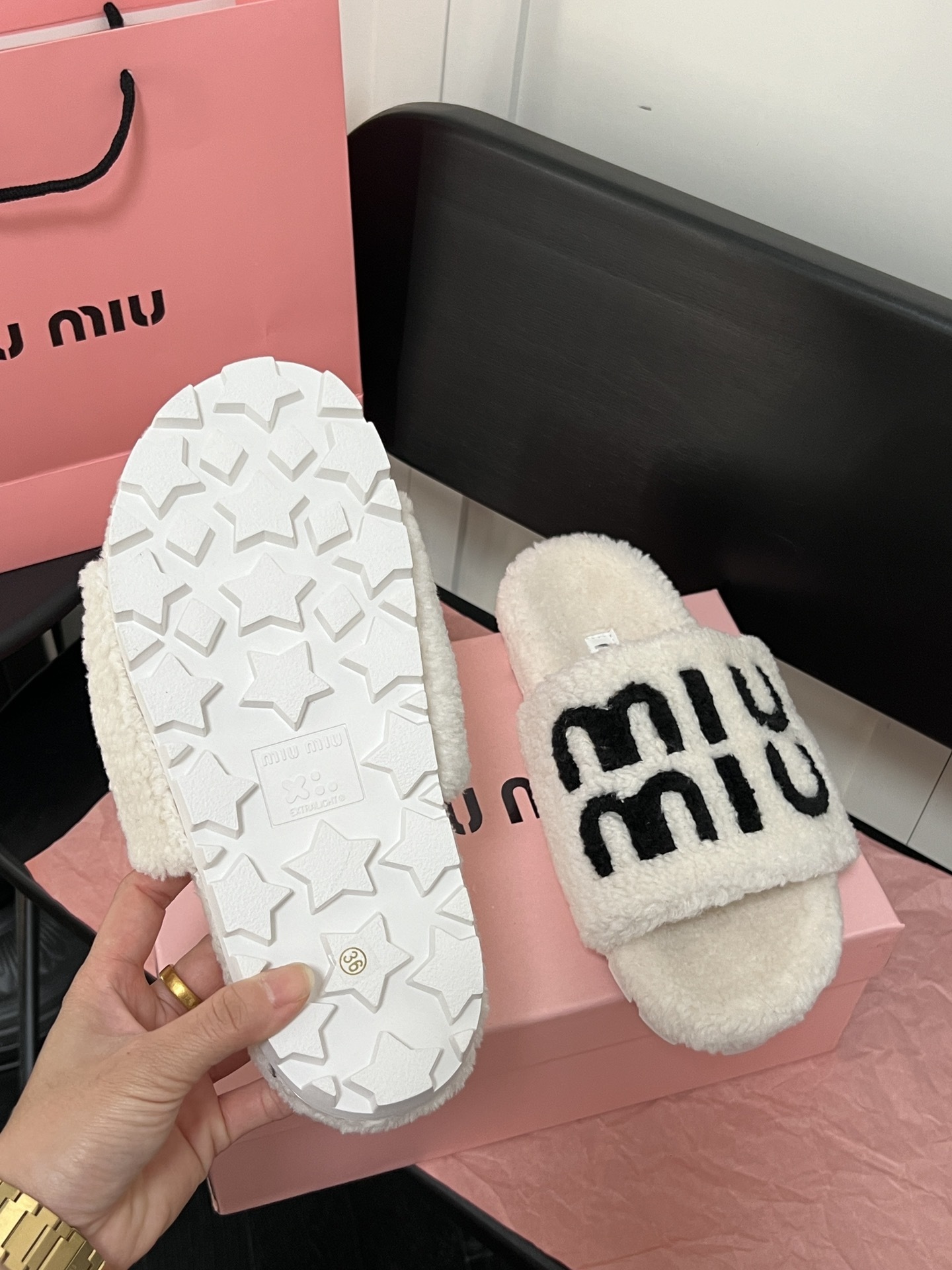 כפכפים פרוותיים מיו מיו – תמונה 16