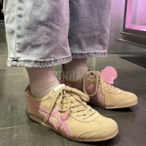 סניקרס אסיקס