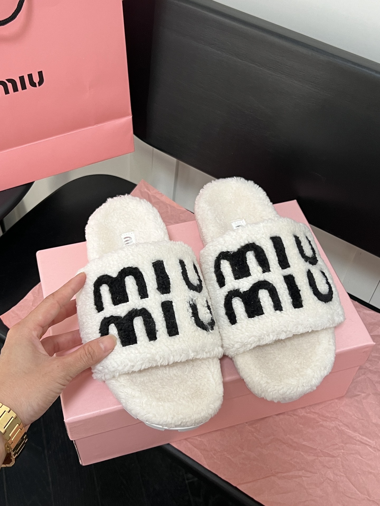 כפכפים פרוותיים מיו מיו – תמונה 12