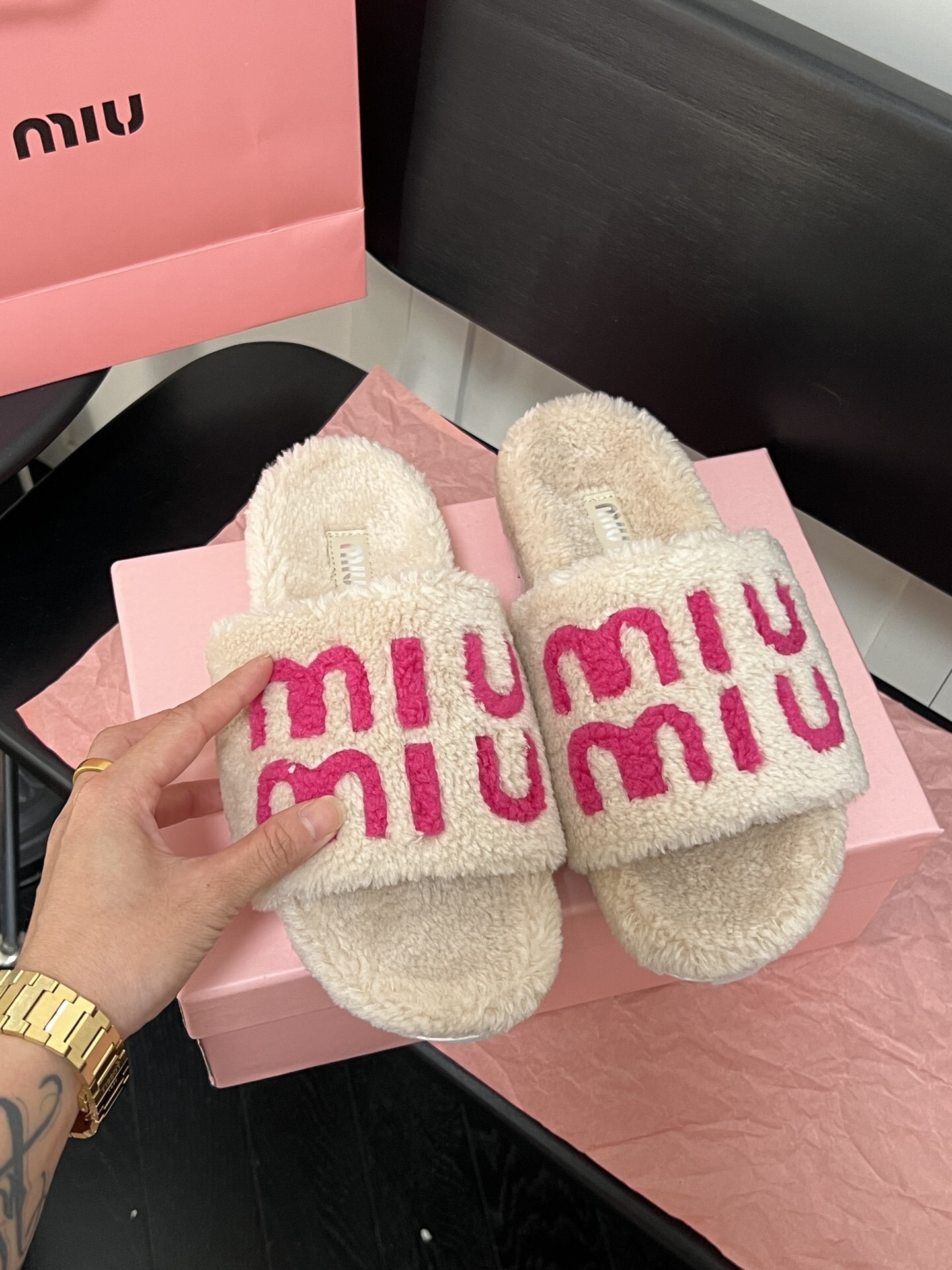 כפכפים פרוותיים מיו מיו – תמונה 13