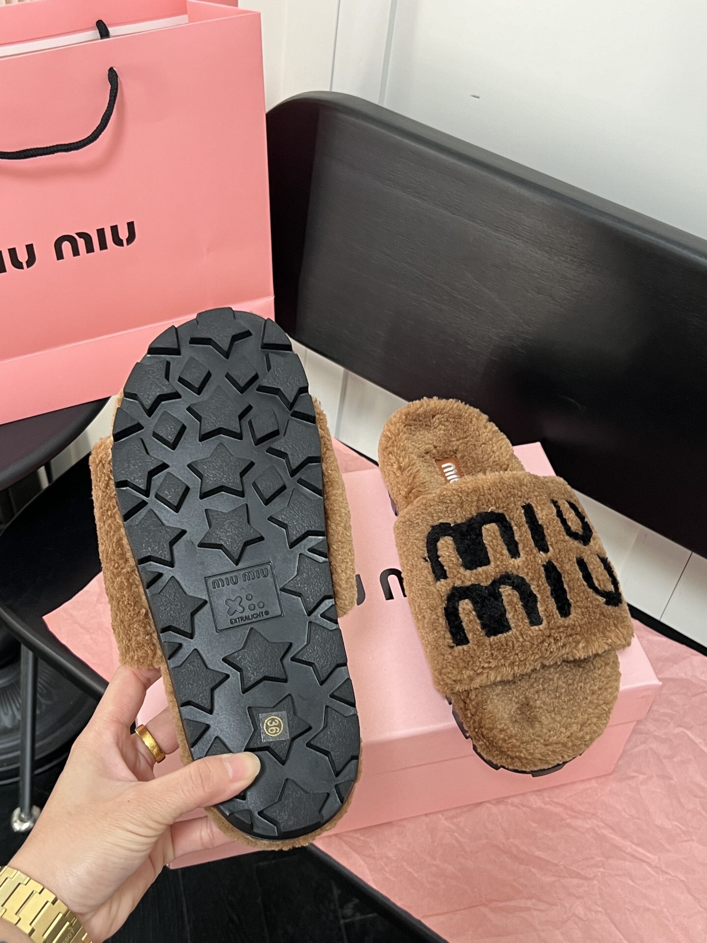 כפכפים פרוותיים מיו מיו – תמונה 14