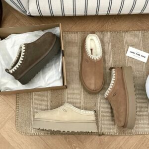 כפכפים UGG עם רקמה