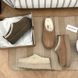 כפכפים UGG עם רקמה