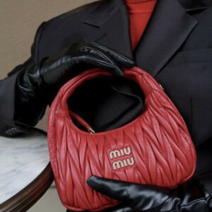 תיק יד מיו מיו