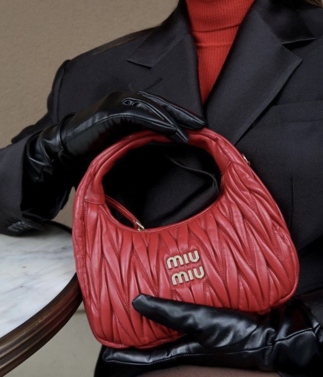 תיק יד מיו מיו