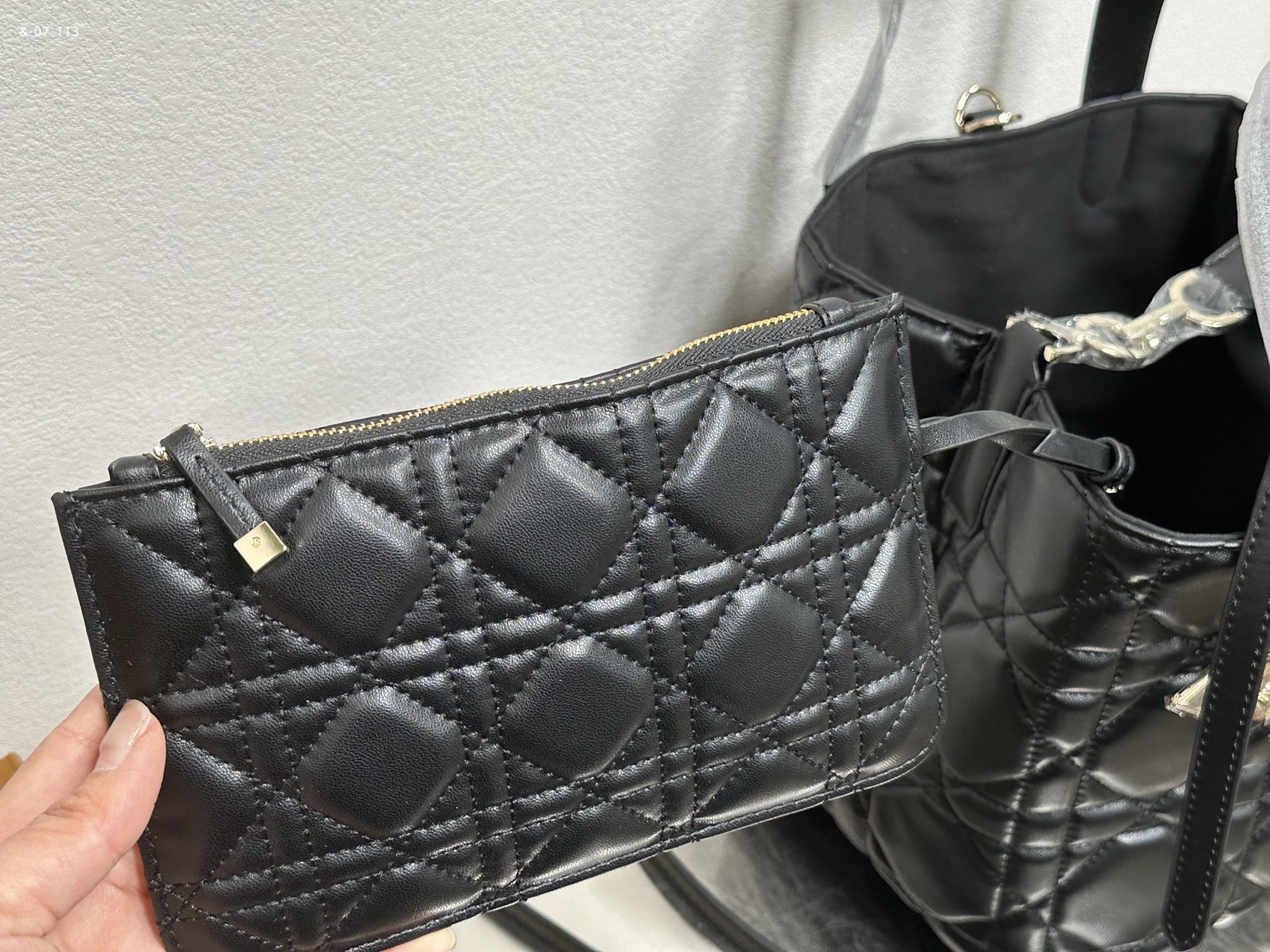 תיק מיס דיור – תמונה 14