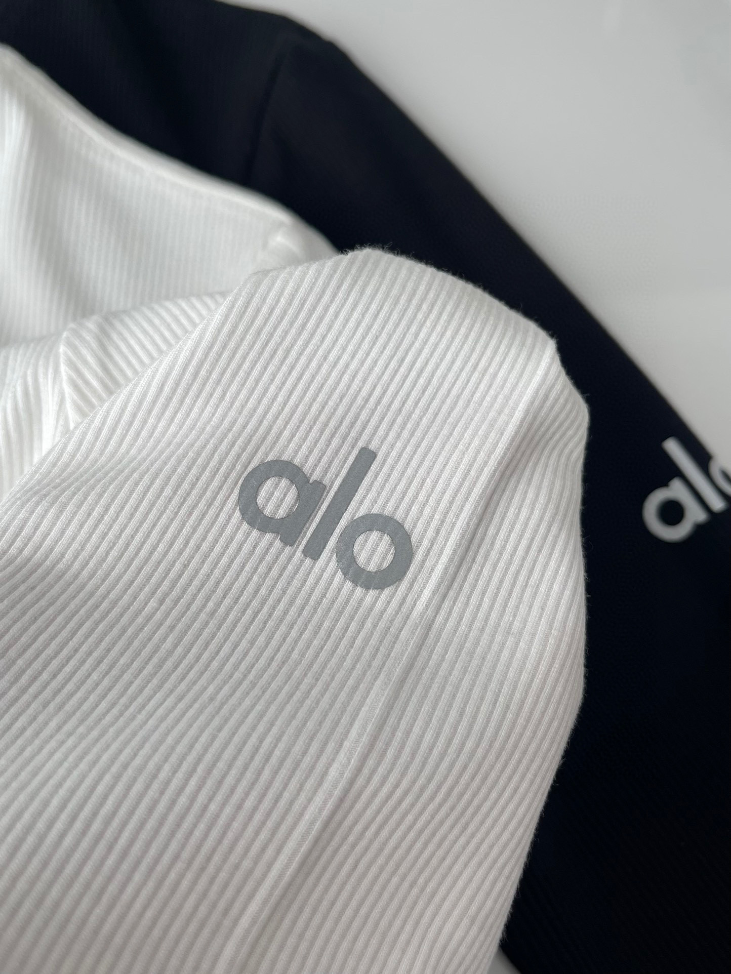 חולצה אלו יוגה – תמונה 10