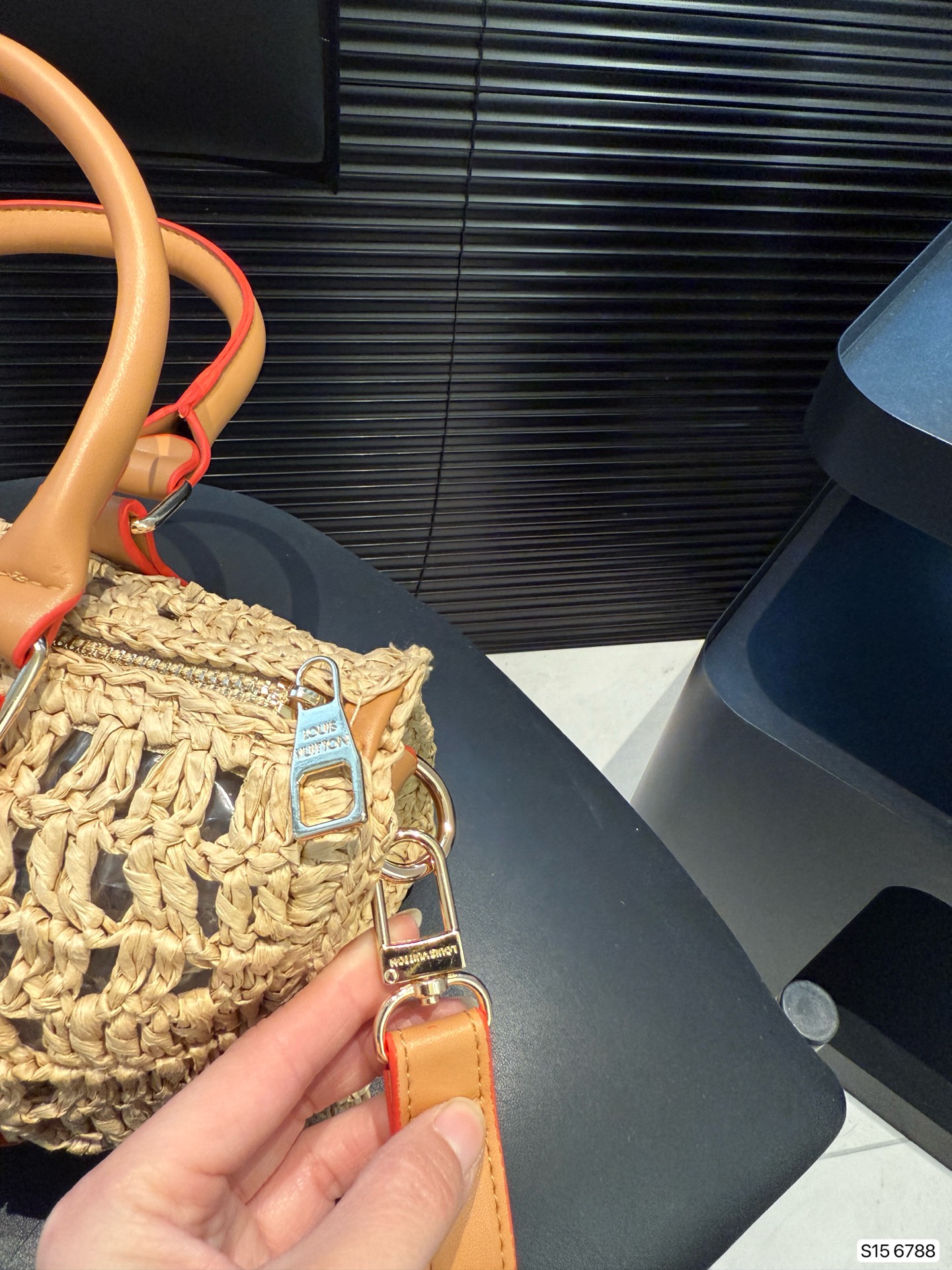 תיק קלוע לואי ויטון – תמונה 8