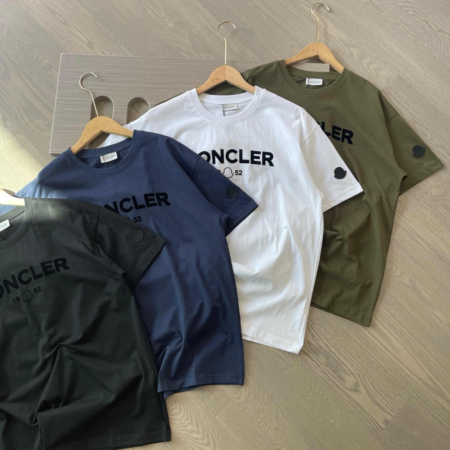 טישירט מונקלר