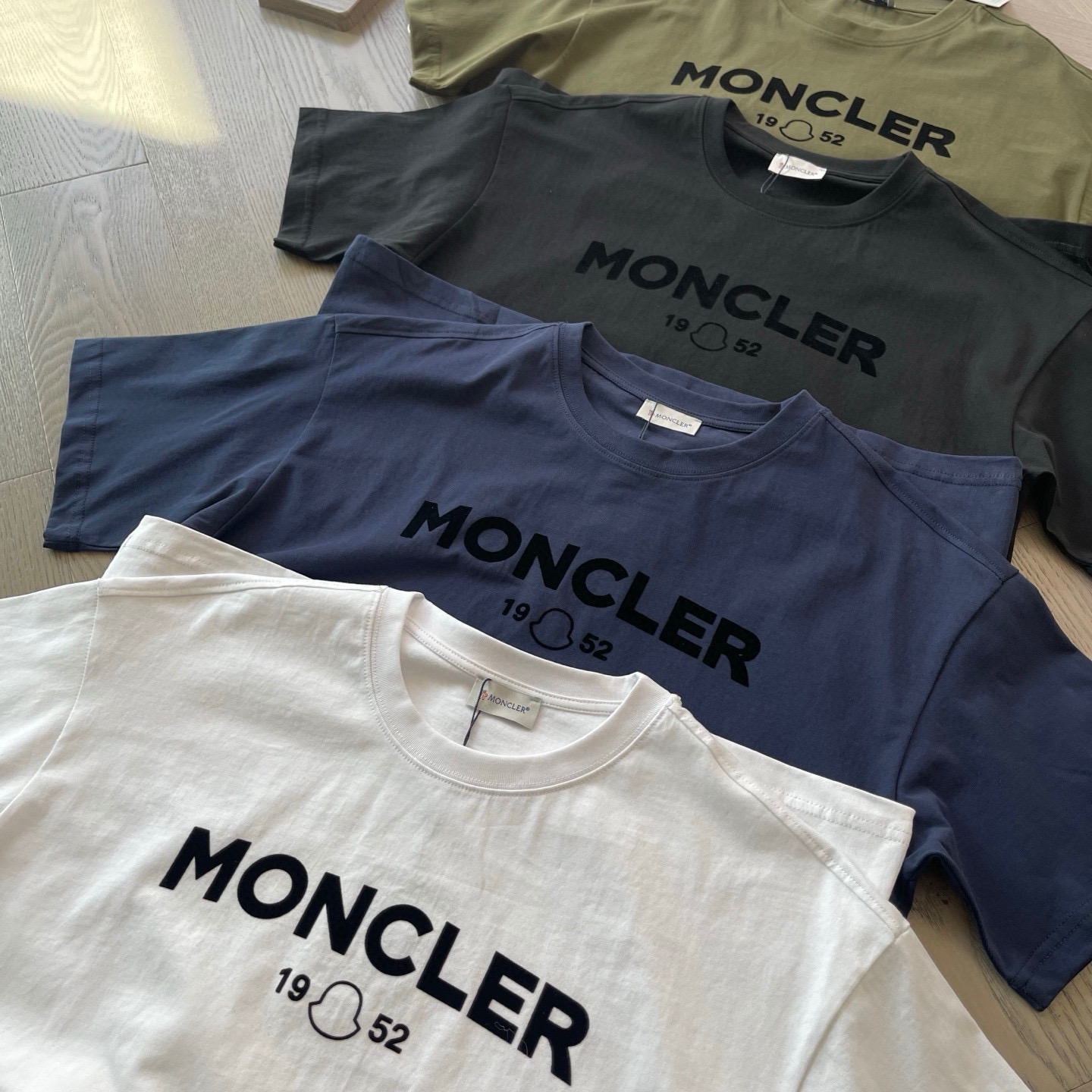 טישירט מונקלר – תמונה 7