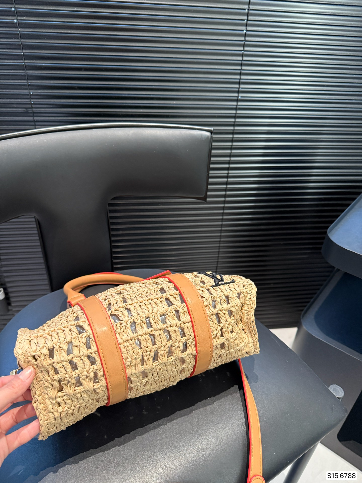 תיק קלוע לואי ויטון – תמונה 4